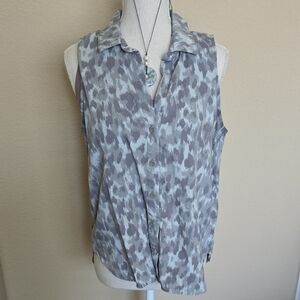 Cloth & Stone Leopard Animal Camo Print Sleeveless Button Down Shirt EUC - S